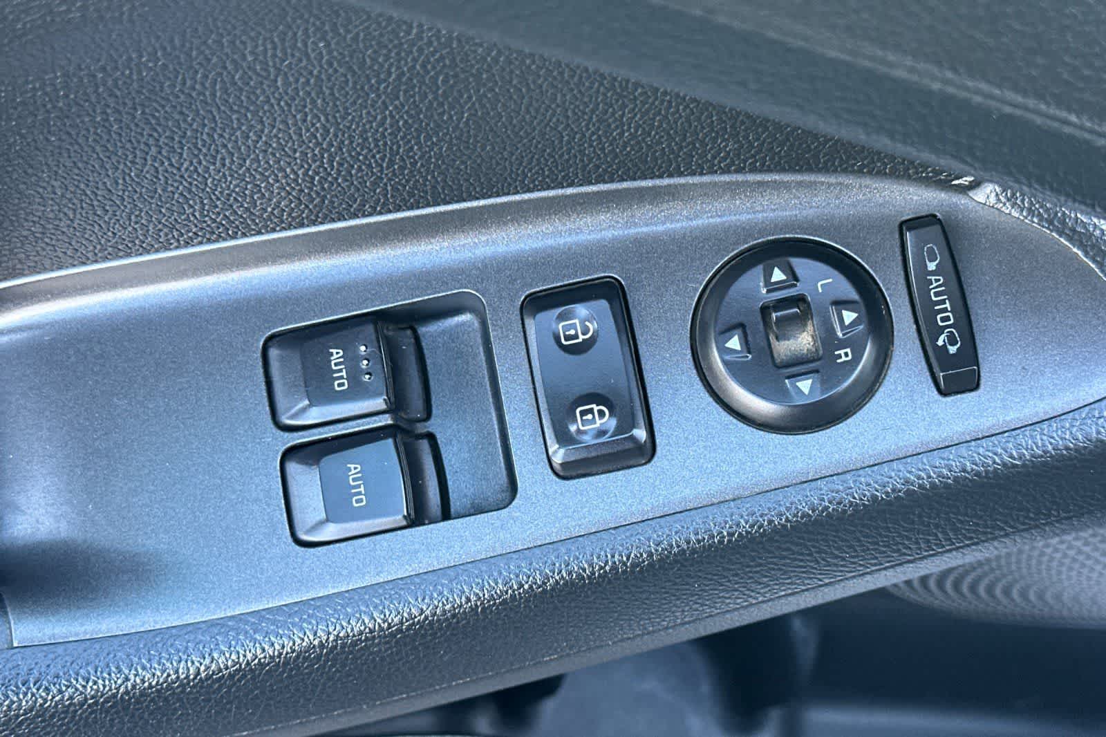 Thumbnail: 2016 Kia Forte - 13