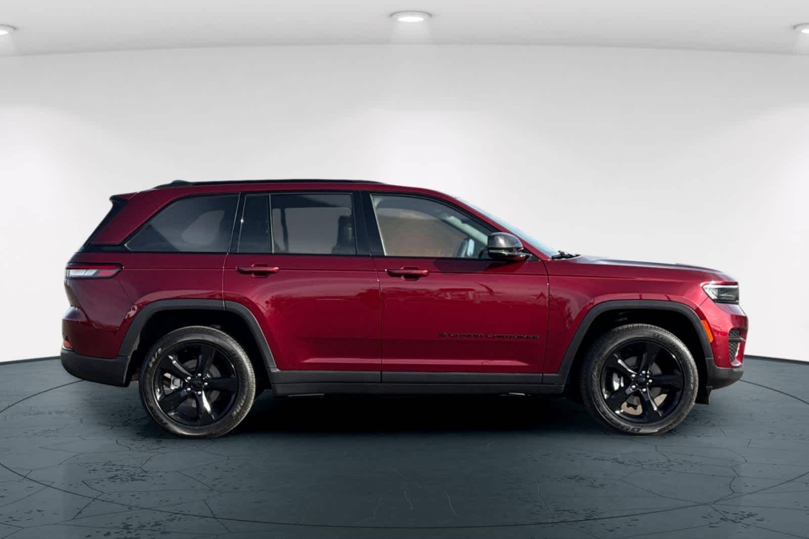 Thumbnail: 2023 Jeep Grand Cherokee - 6