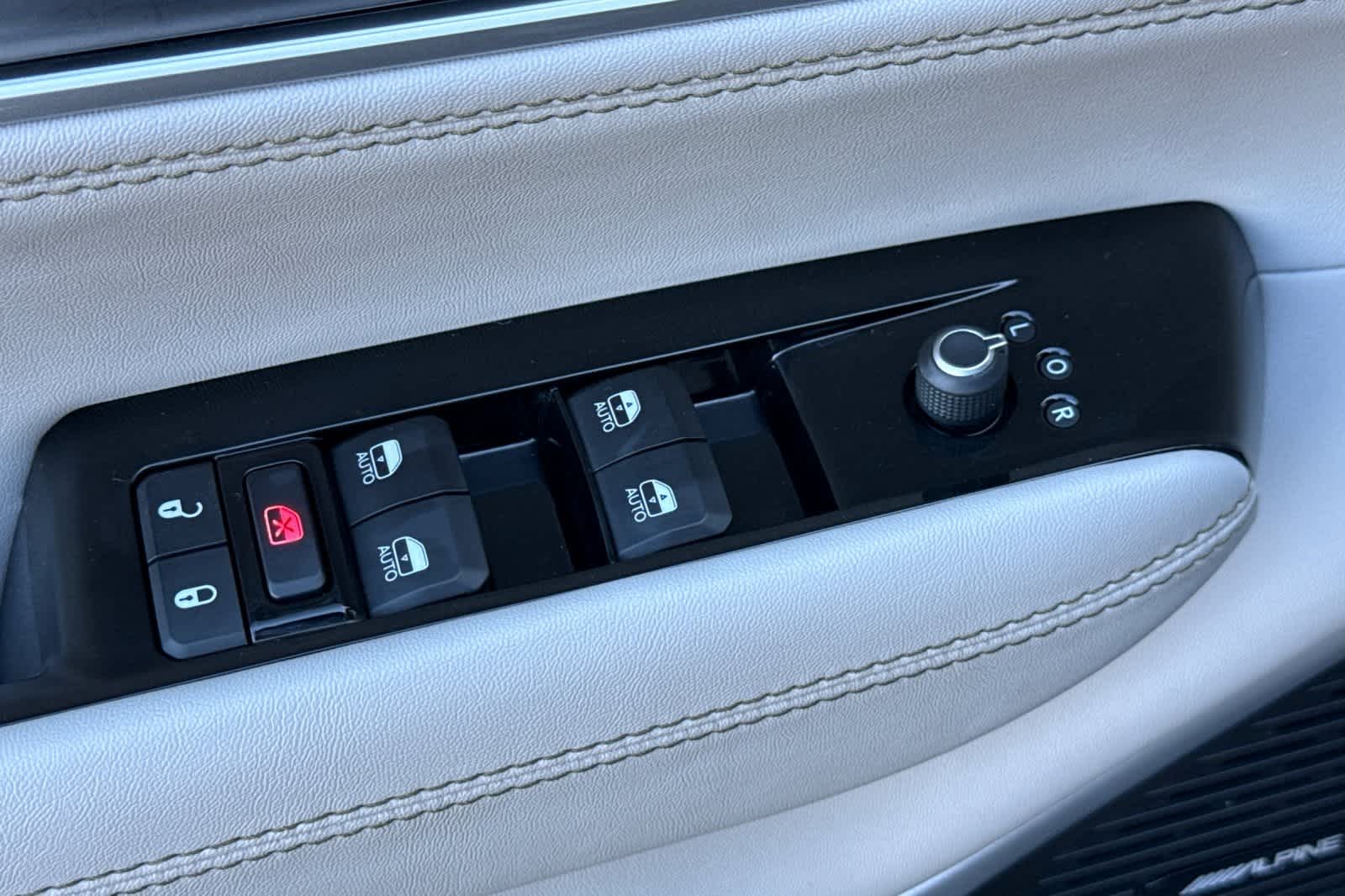 Thumbnail: 2022 Jeep Wagoneer - 13