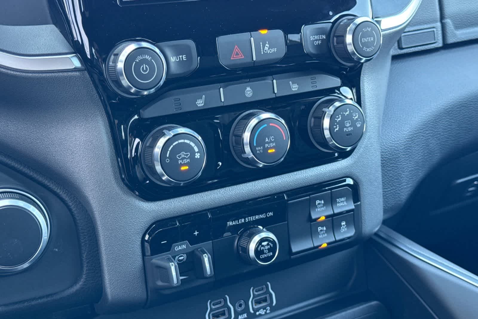 Thumbnail: 2025 RAM 1500 - 21