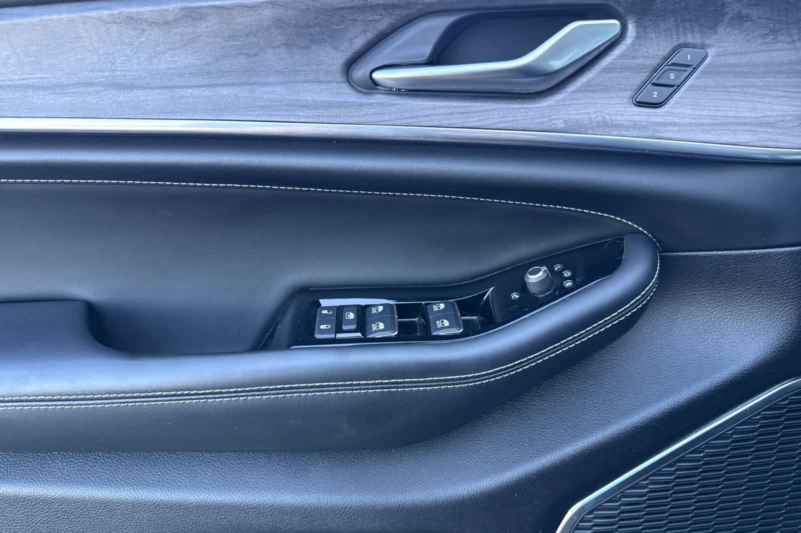 Thumbnail: 2023 Jeep Grand Cherokee - 12