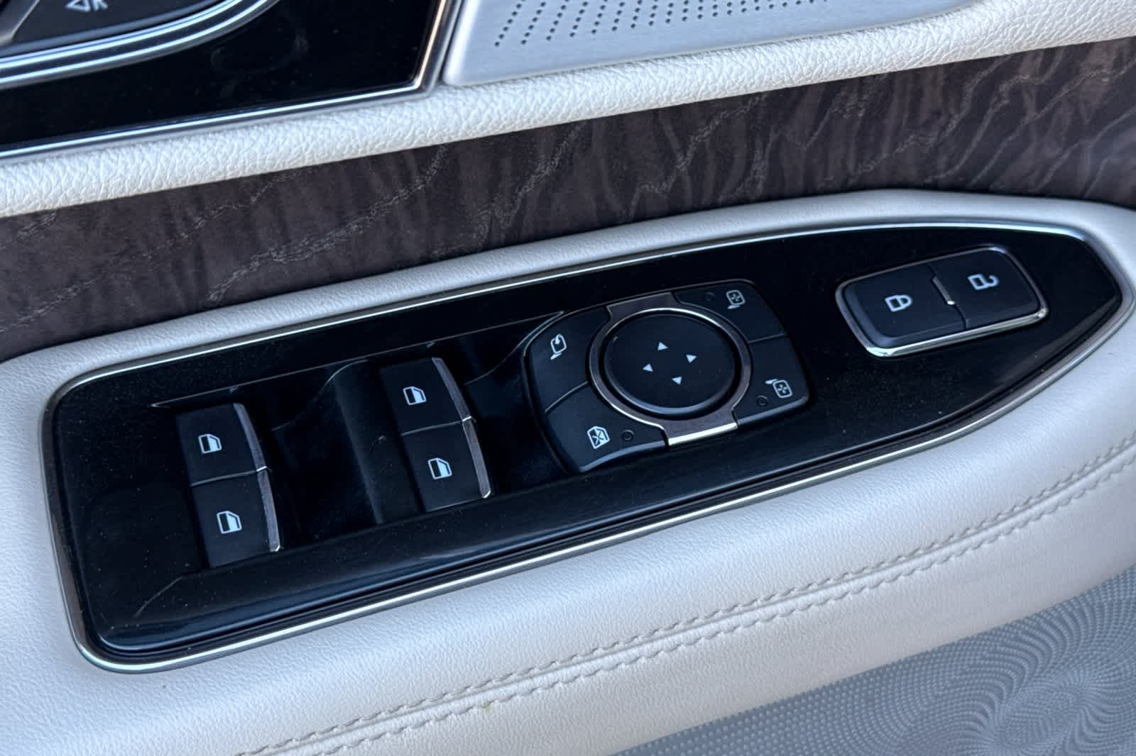 Thumbnail: 2019 Lincoln Navigator L - 13