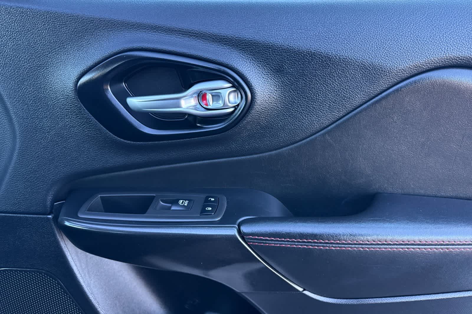 Thumbnail: 2022 Jeep Cherokee - 19