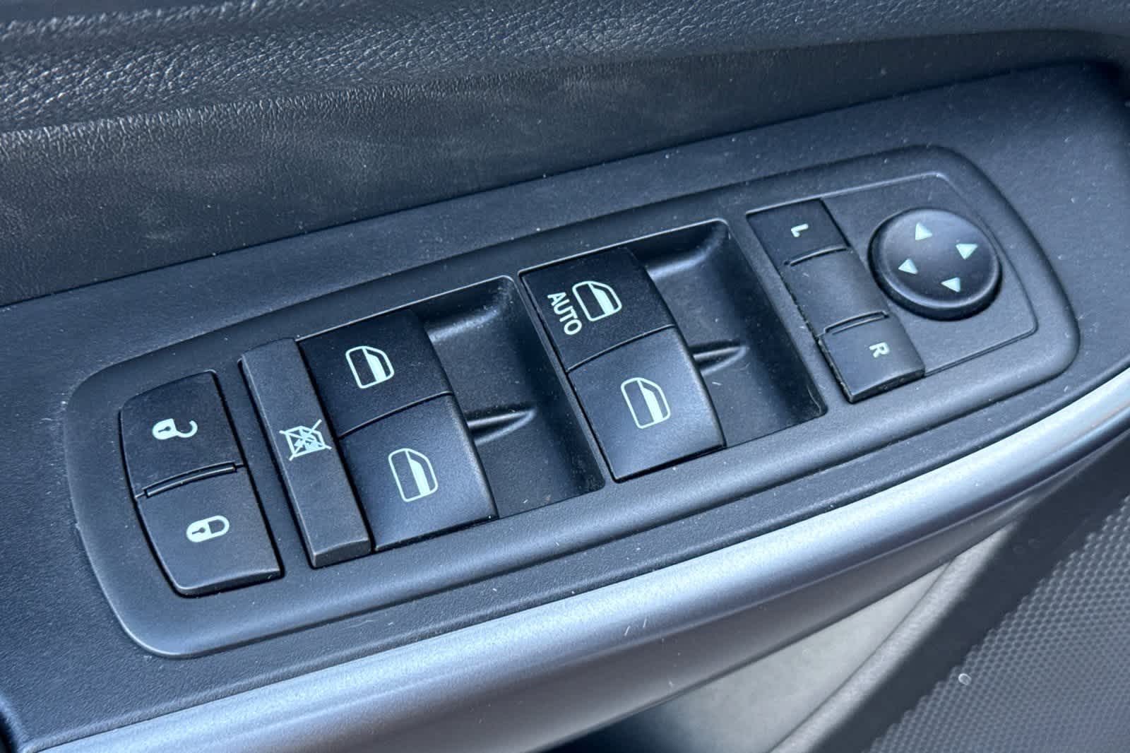 Thumbnail: 2019 Jeep Cherokee - 13