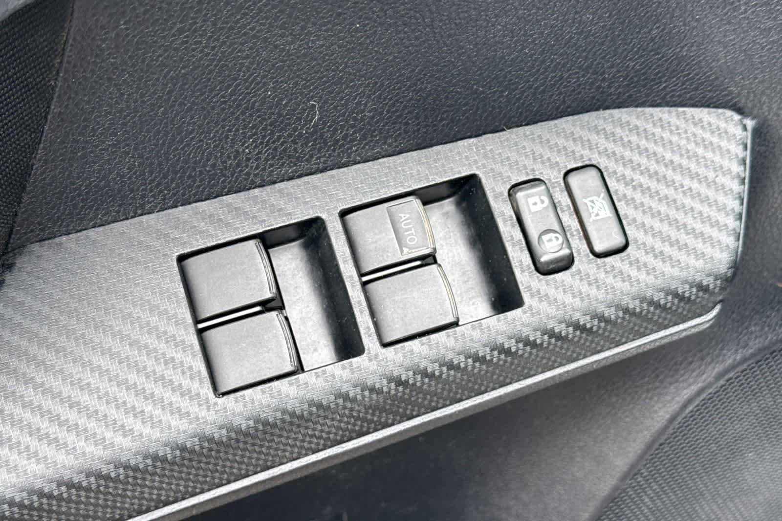 Thumbnail: 2013 Toyota RAV4 - 13