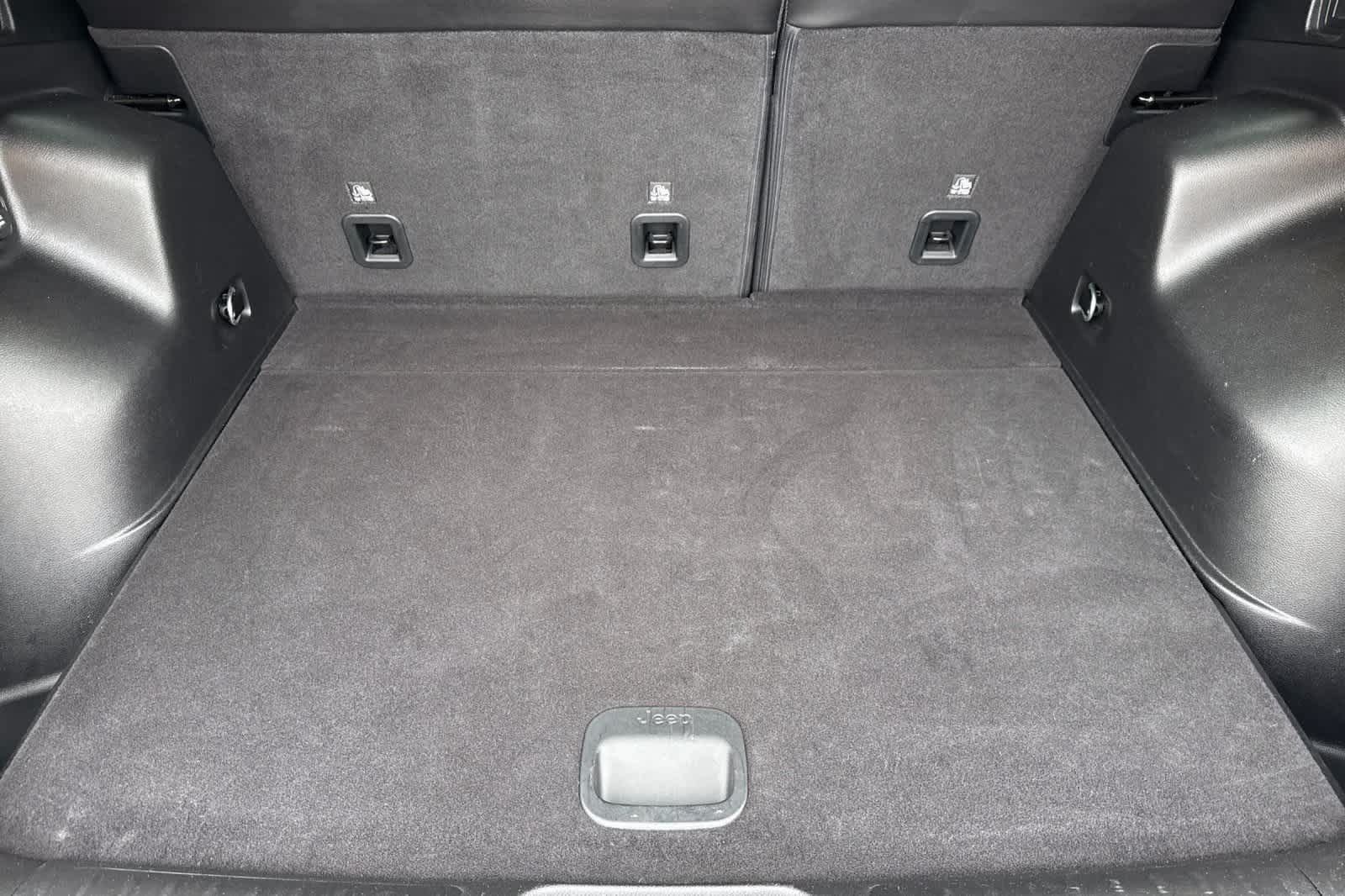 Thumbnail: 2021 Jeep Cherokee - 16