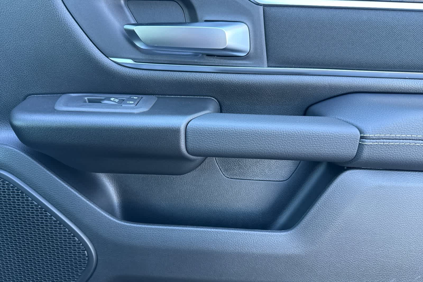 Thumbnail: 2026 RAM 1500 - 18