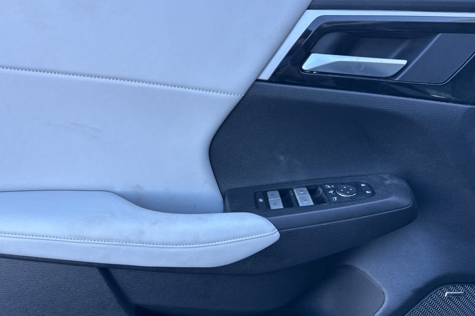 Thumbnail: 2025 Mitsubishi Outlander - 12