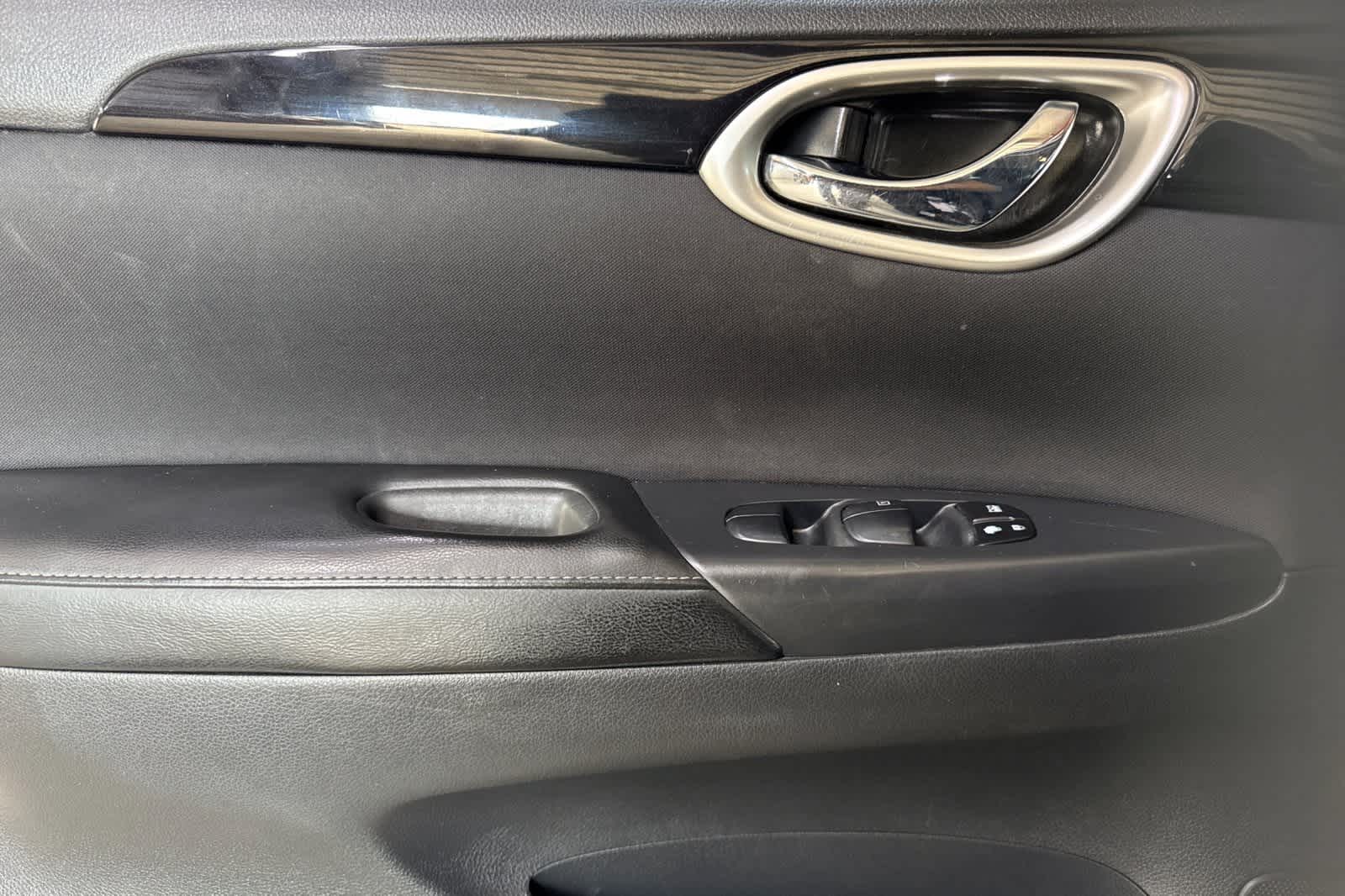 Thumbnail: 2016 Nissan Sentra - 12