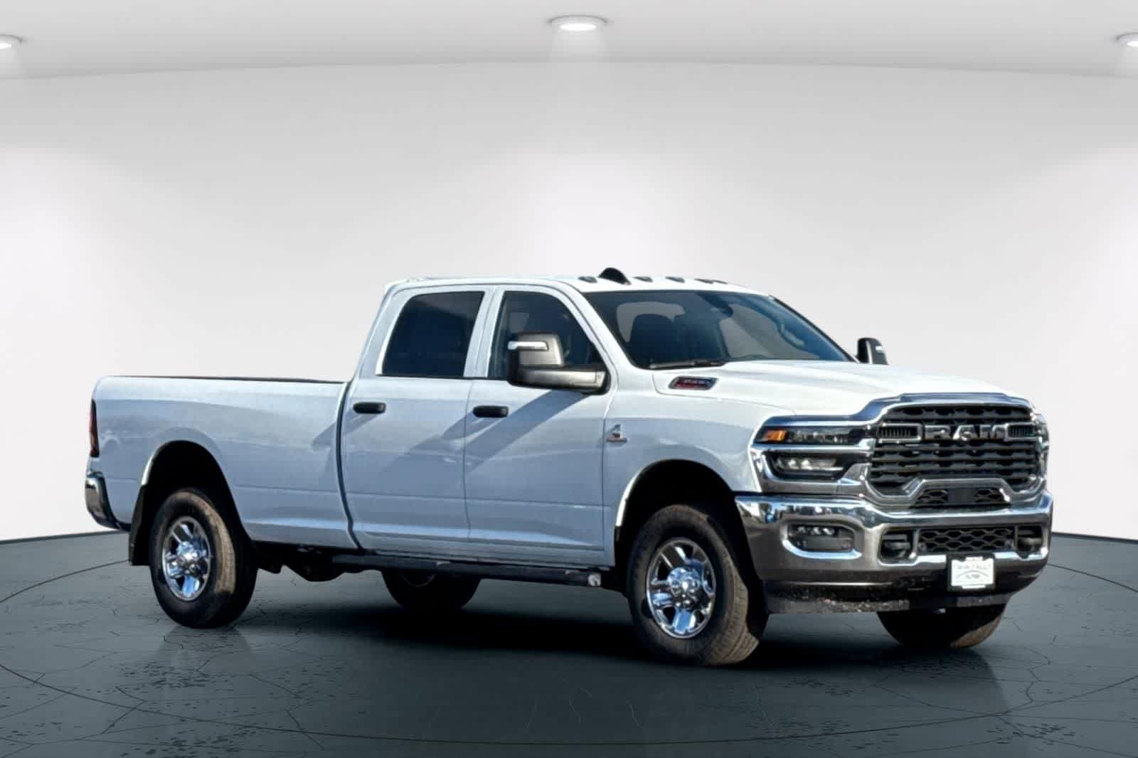 2026 RAM 3500 Tradesman - Photo 5
