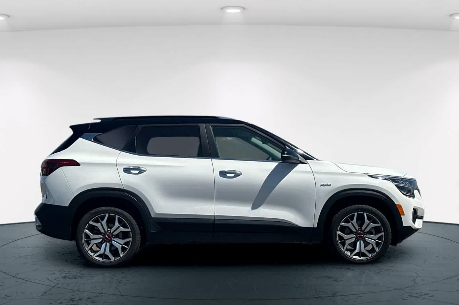 Thumbnail: 2023 Kia Seltos - 5