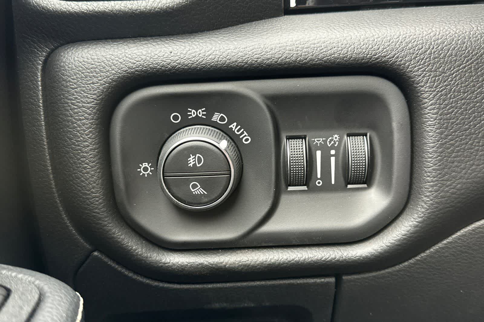 Thumbnail: 2026 RAM 1500 - 32