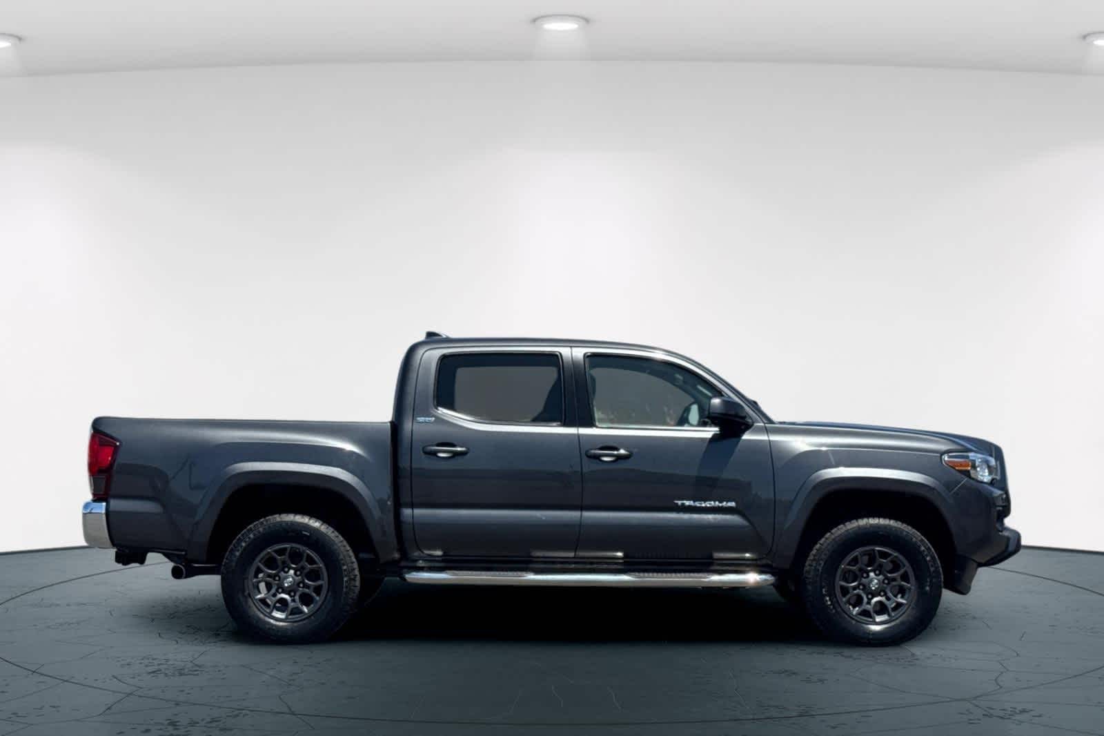 Thumbnail: 2018 Toyota Tacoma - 6