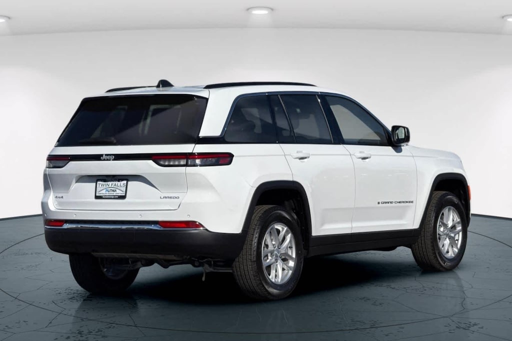 New 2025 Jeep Grand Cherokee LAREDO X 4X4 Sport Utility