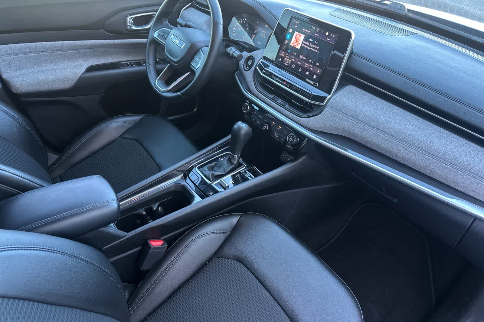 Thumbnail: 2022 Jeep Compass - 17