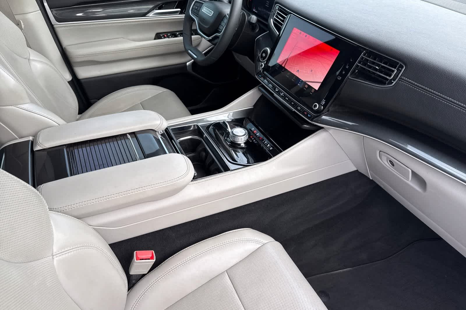 Thumbnail: 2022 Jeep Wagoneer - 18