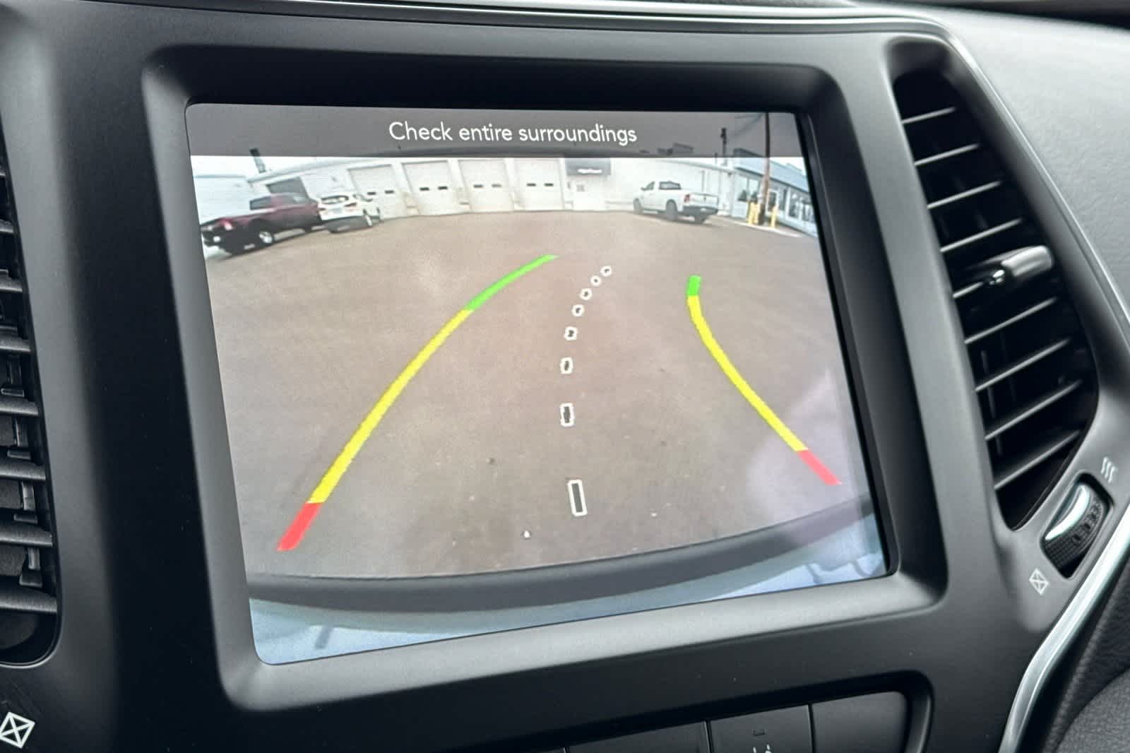 Thumbnail: 2021 Jeep Cherokee - 21