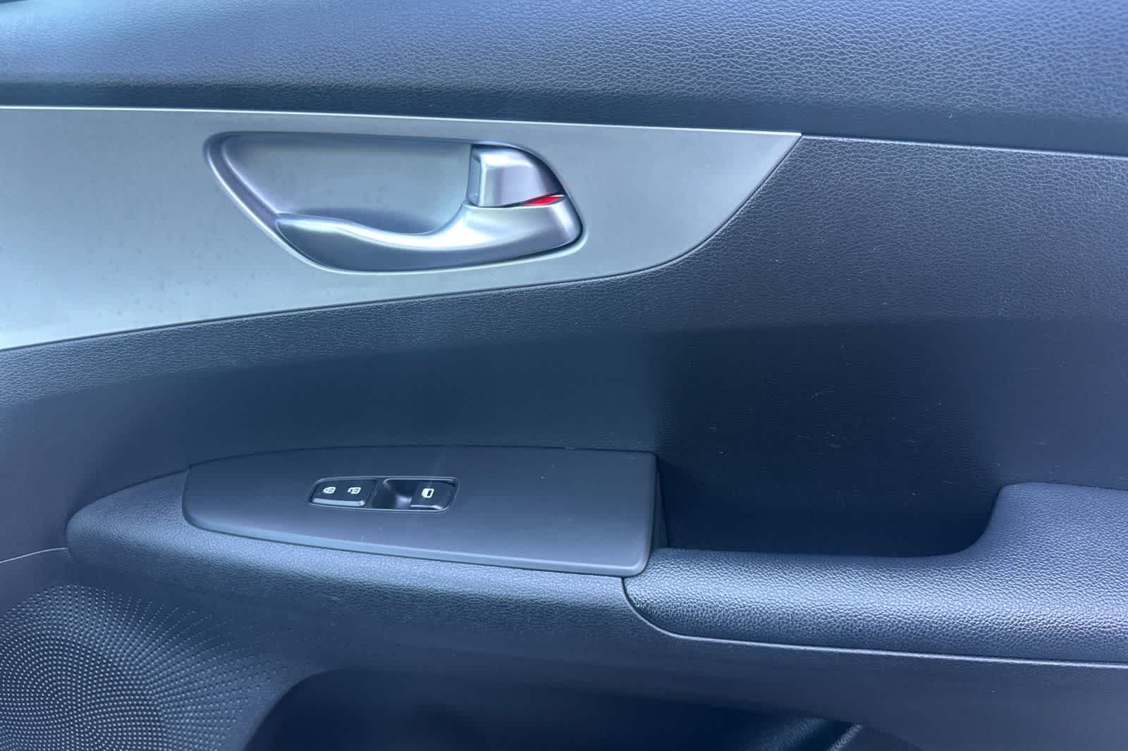 Thumbnail: 2023 Kia Forte - 17