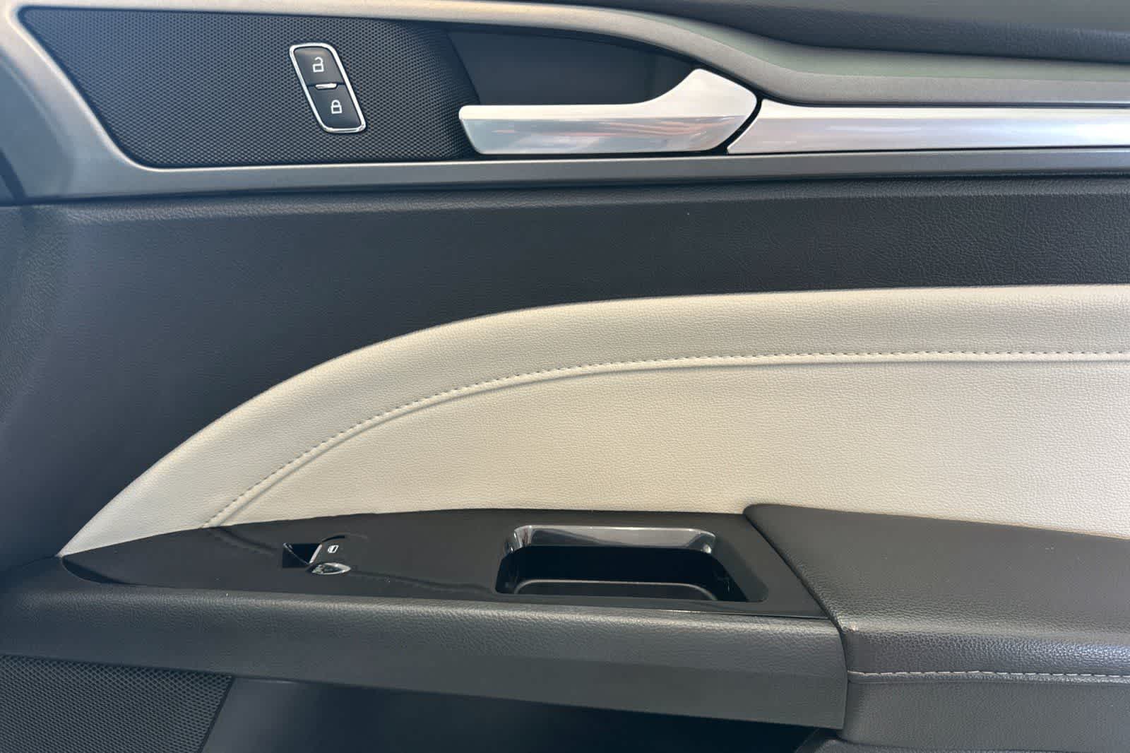 Thumbnail: 2016 Ford Fusion - 18