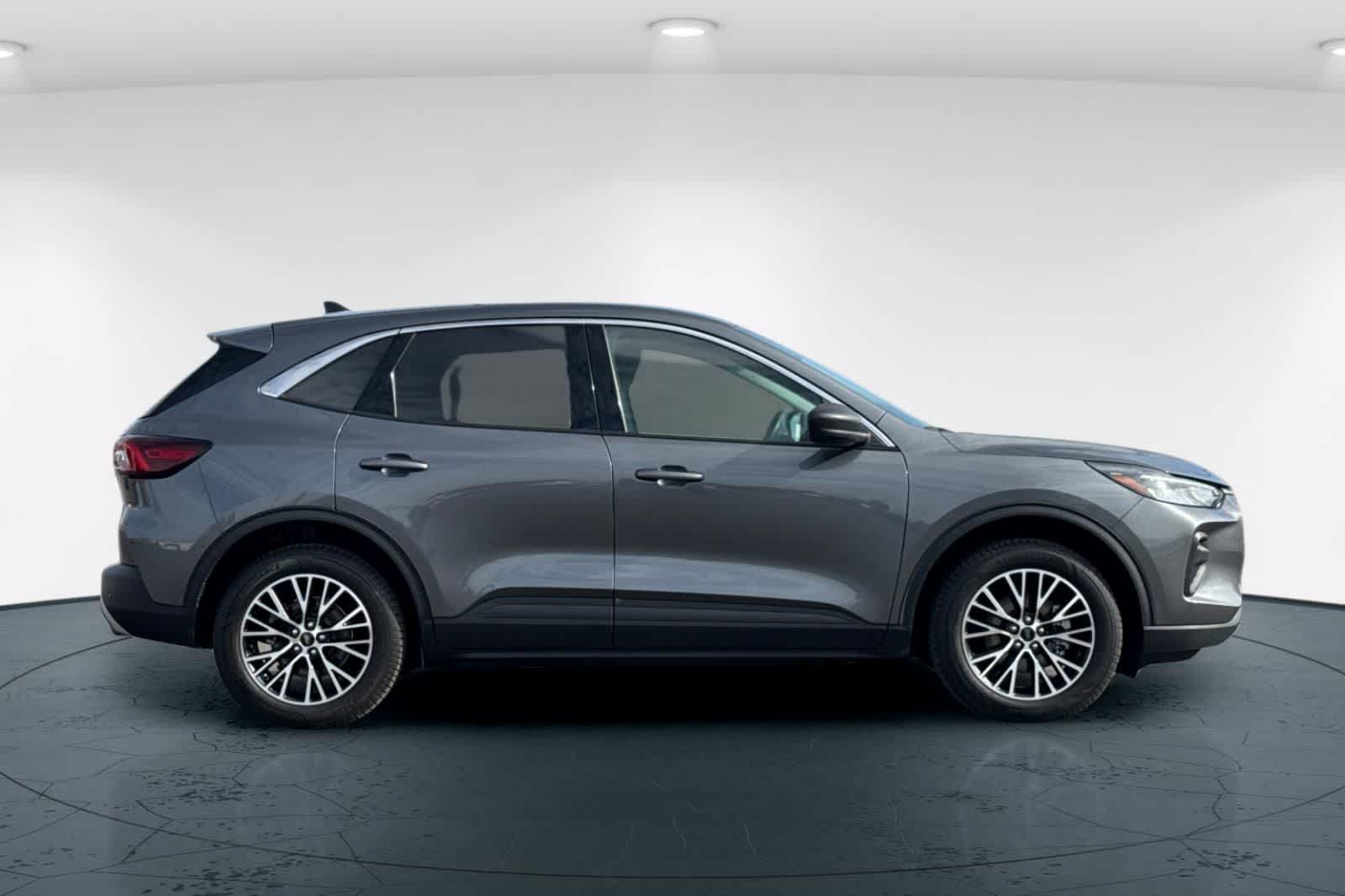 Thumbnail: 2023 Ford Escape - 6