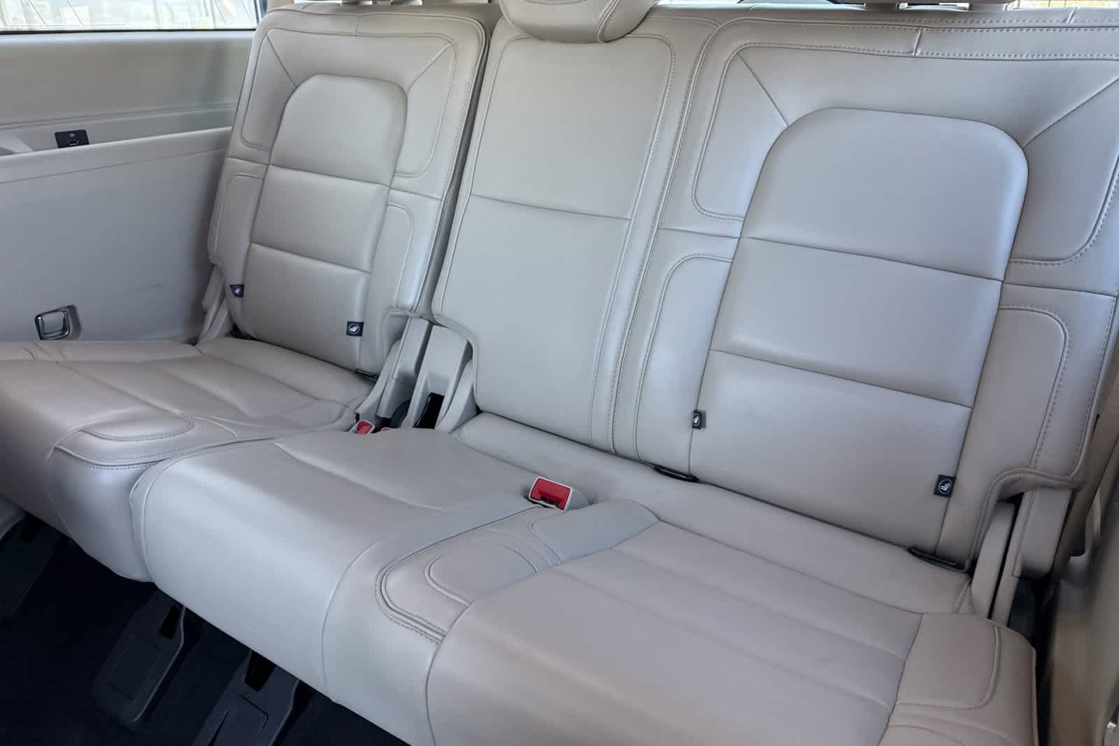 Thumbnail: 2019 Lincoln Navigator L - 17