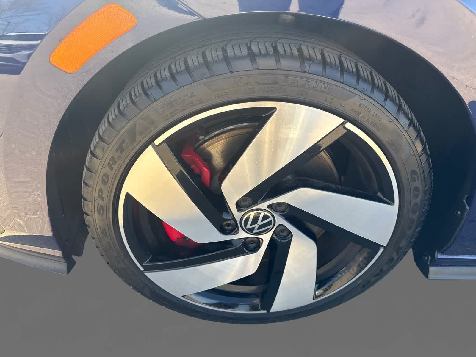 Thumbnail: 2023 Volkswagen Golf - 8