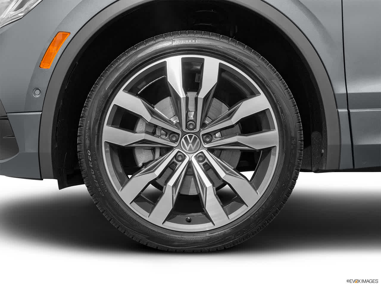 Thumbnail: 2022 Volkswagen Tiguan - 9