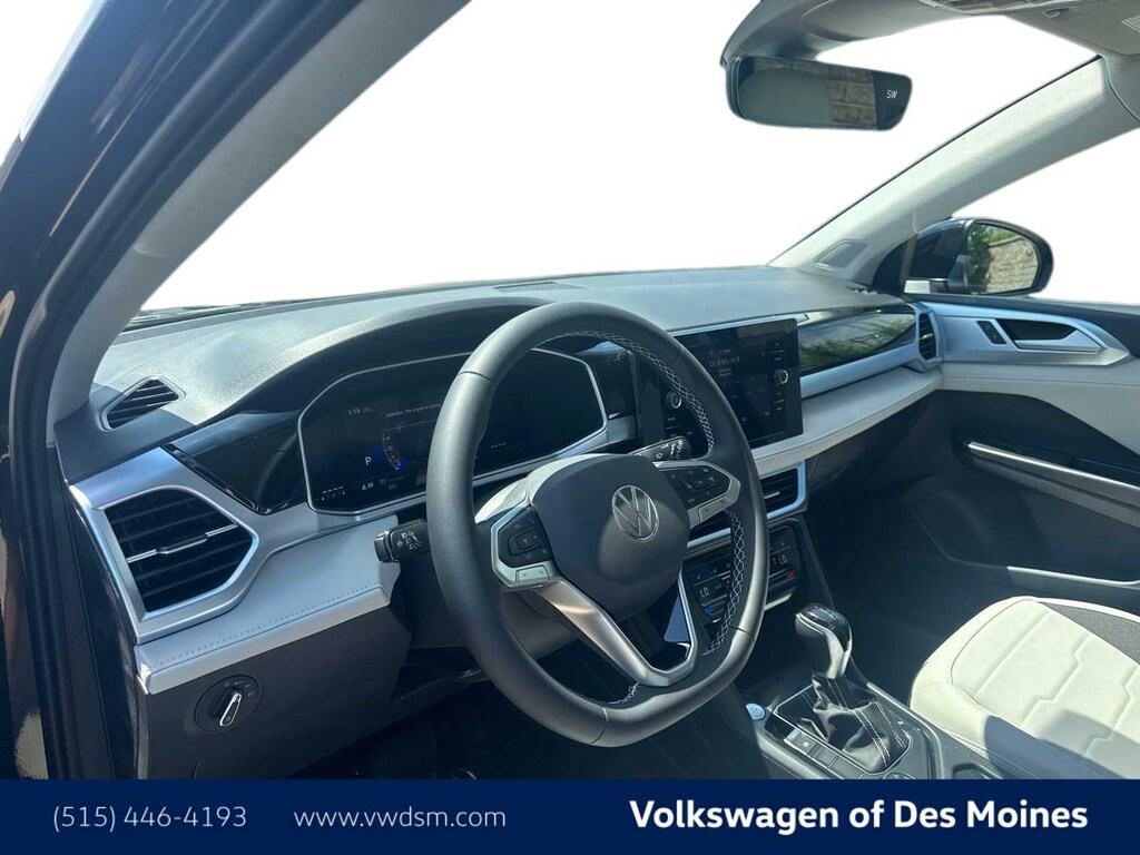 New 2025 Volkswagen Taos 1.5T SE SUV