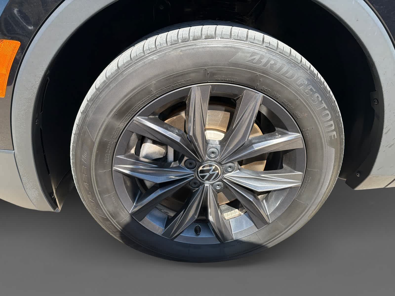 Thumbnail: 2022 Volkswagen Tiguan - 8