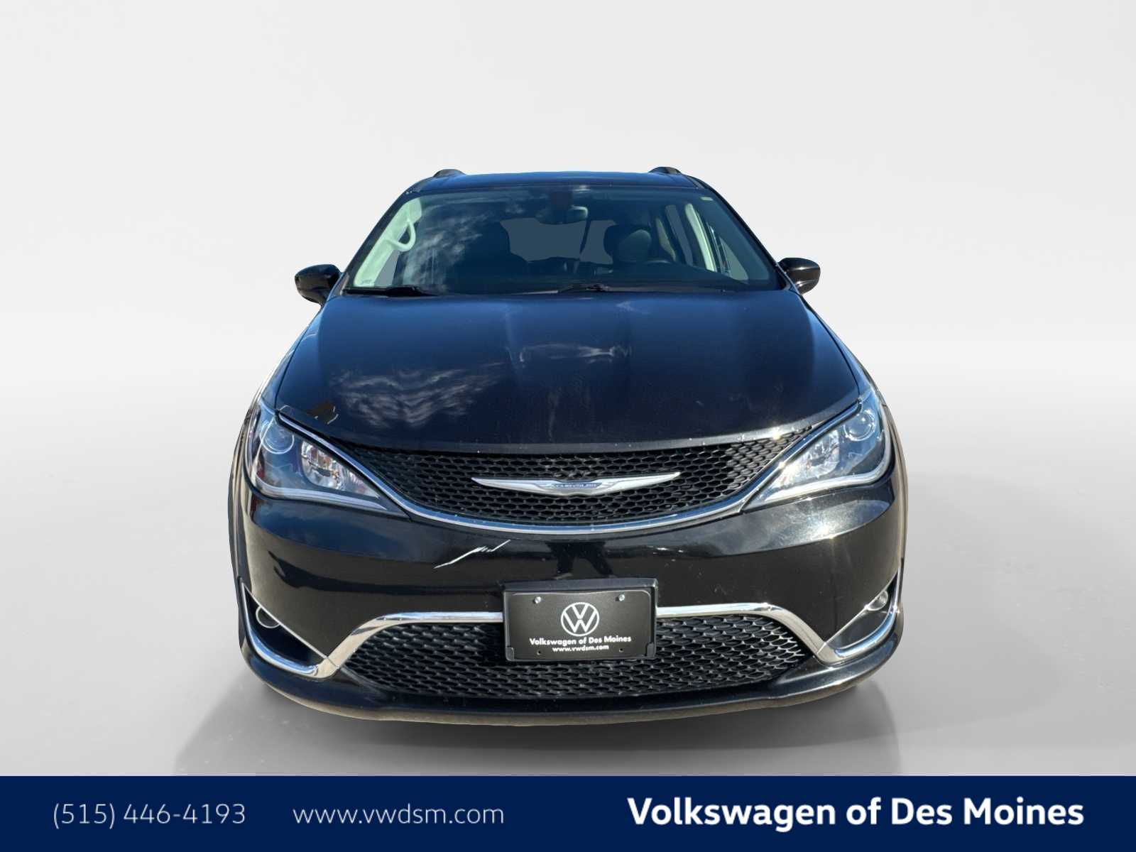 Thumbnail: 2017 Chrysler Pacifica - 8