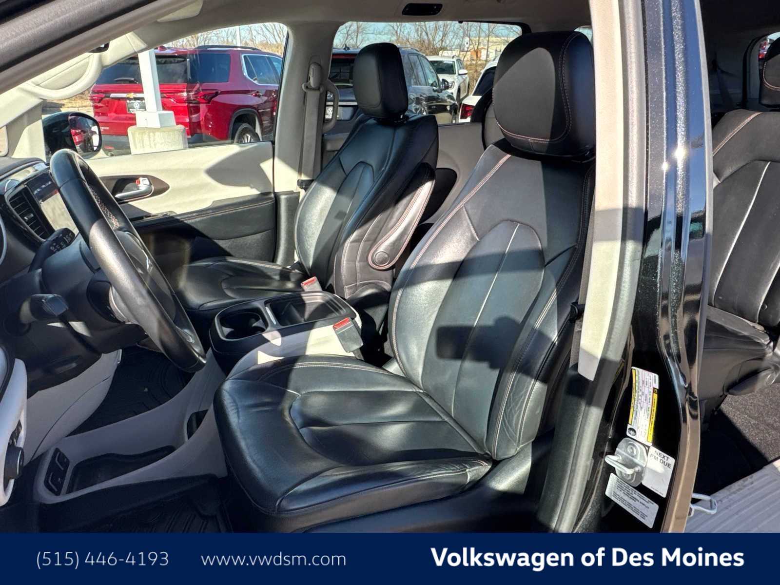 Thumbnail: 2017 Chrysler Pacifica - 12