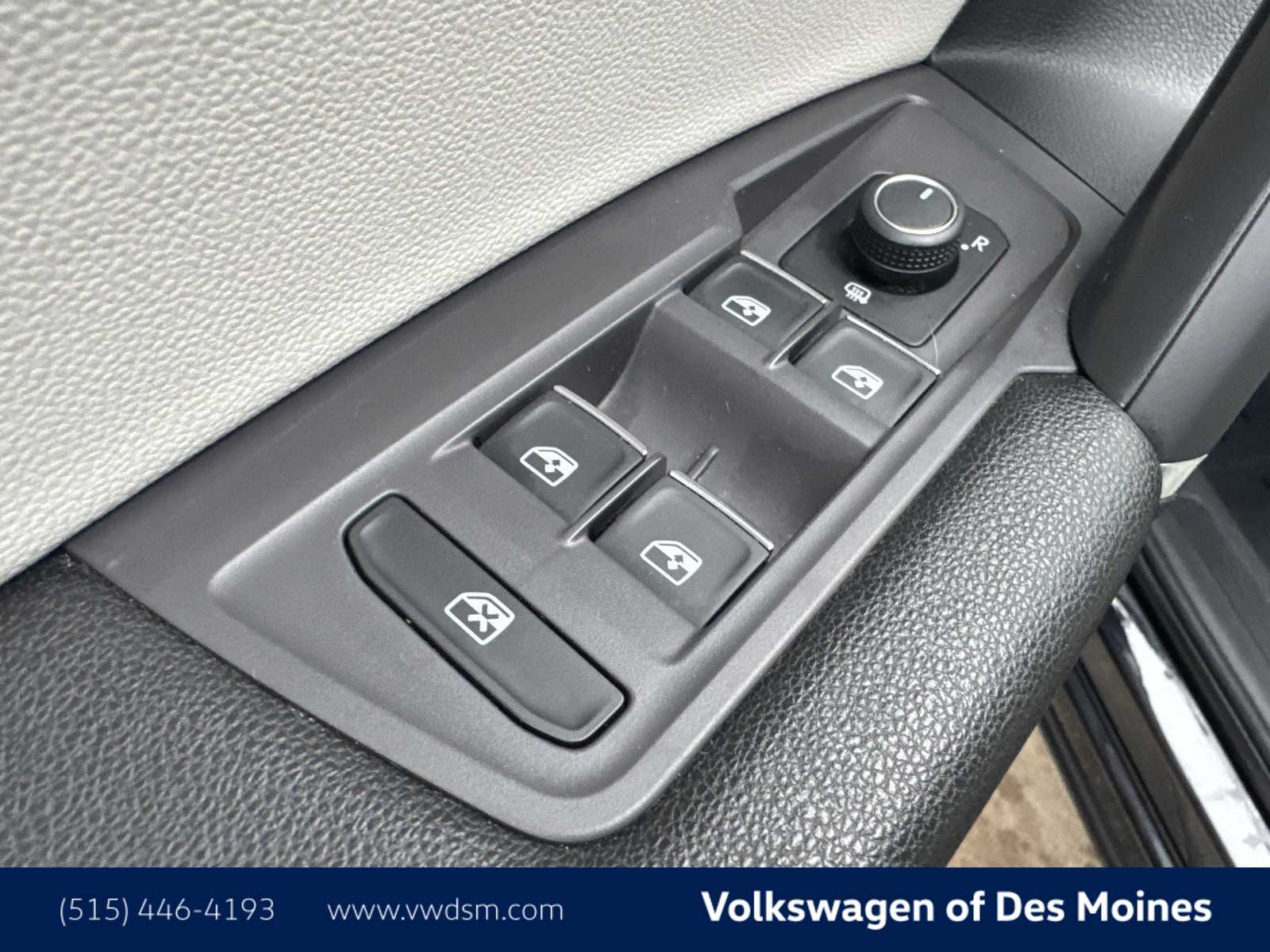 Thumbnail: 2018 Volkswagen Tiguan - 23