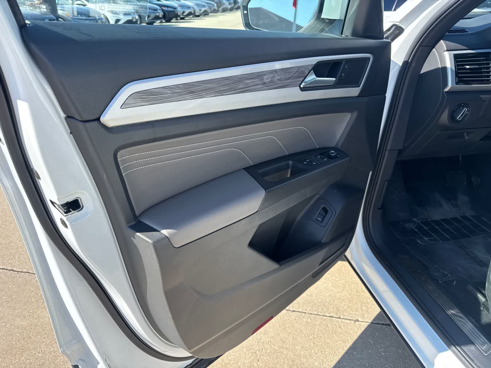 Thumbnail: 2023 Volkswagen Atlas - 23