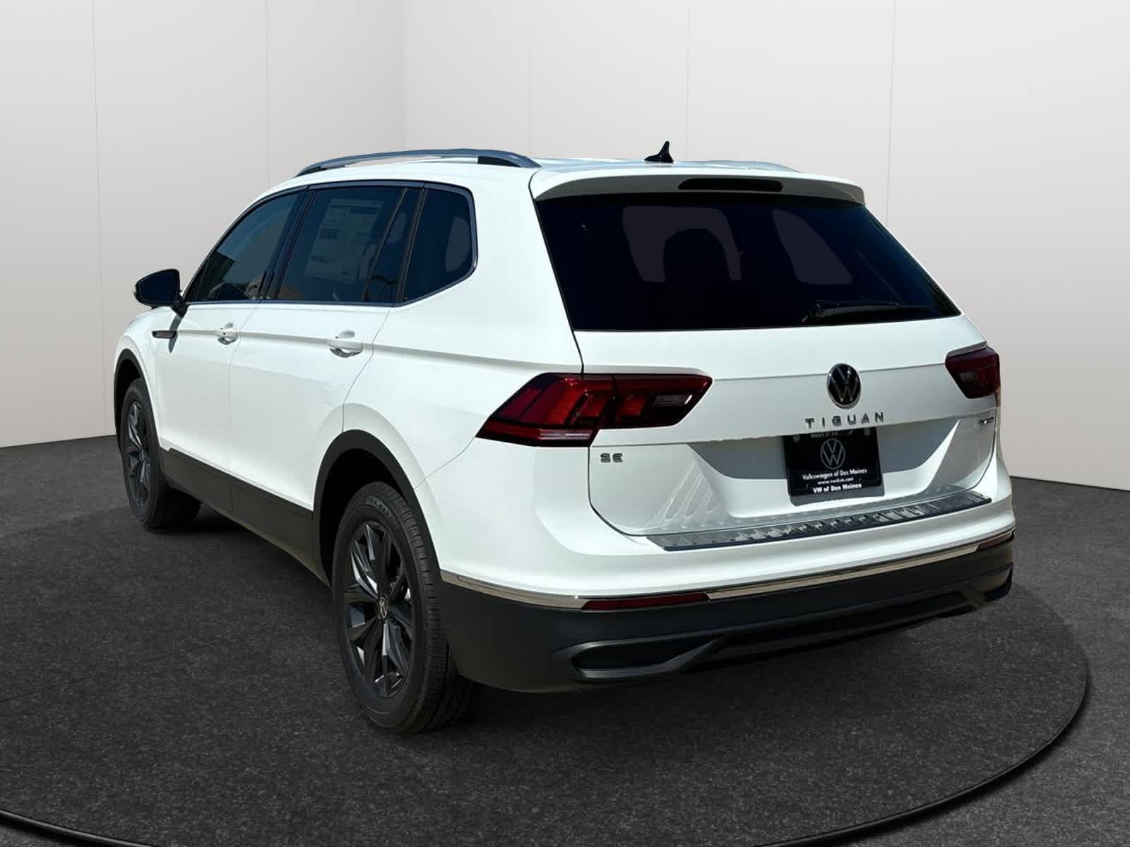 Thumbnail: 2024 Volkswagen Tiguan - 4