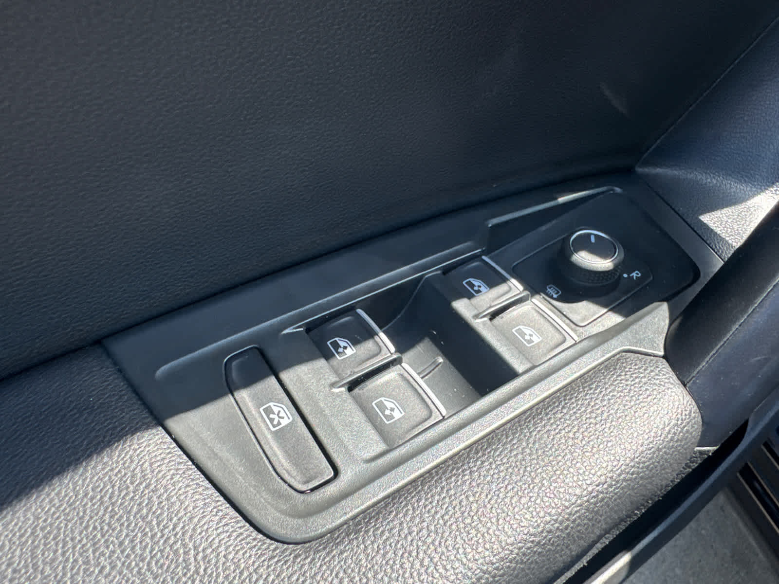 Thumbnail: 2021 Volkswagen Tiguan - 23