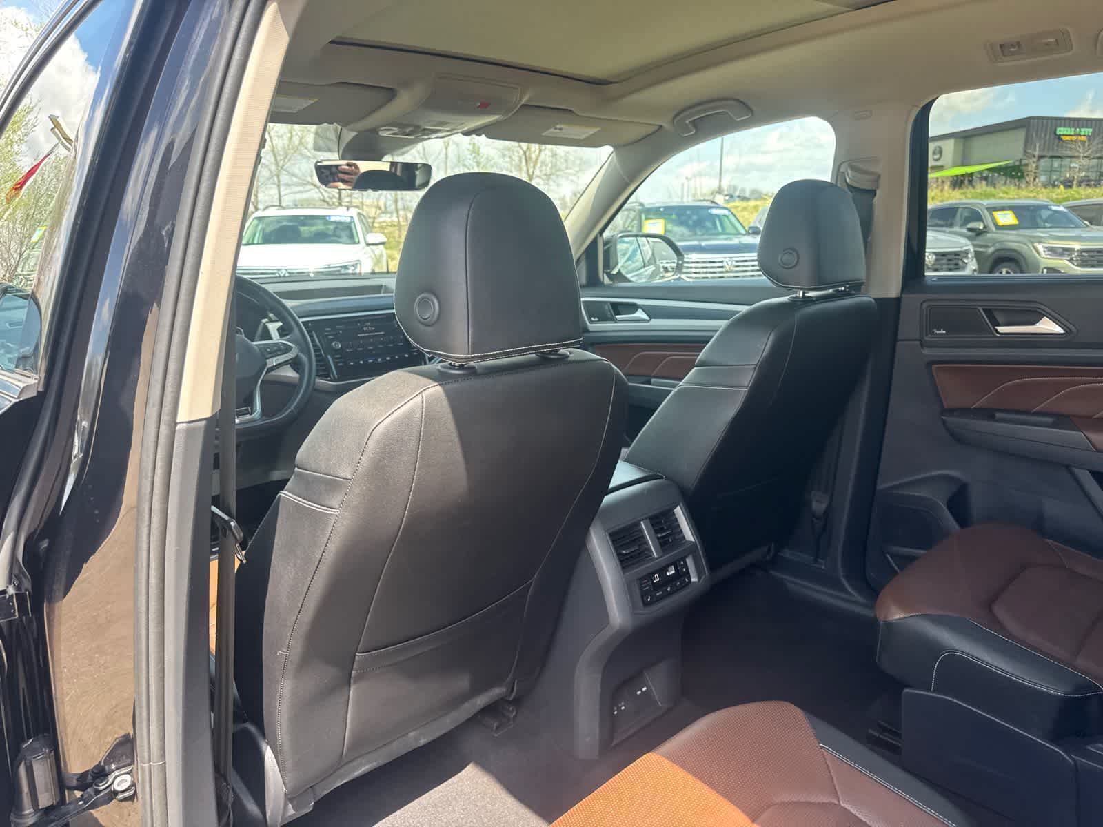 Thumbnail: 2023 Volkswagen Atlas - 13