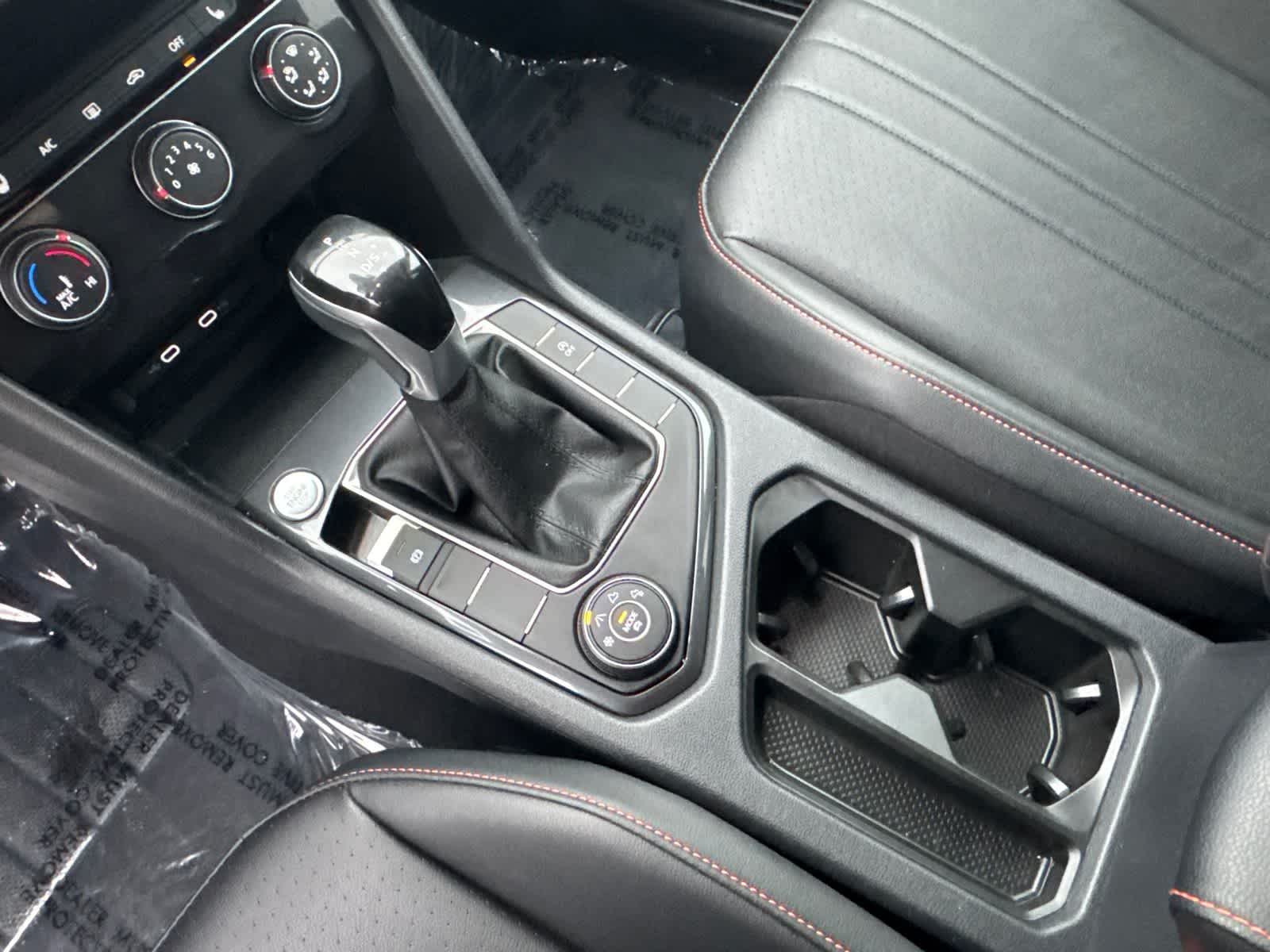 Thumbnail: 2024 Volkswagen Tiguan - 16