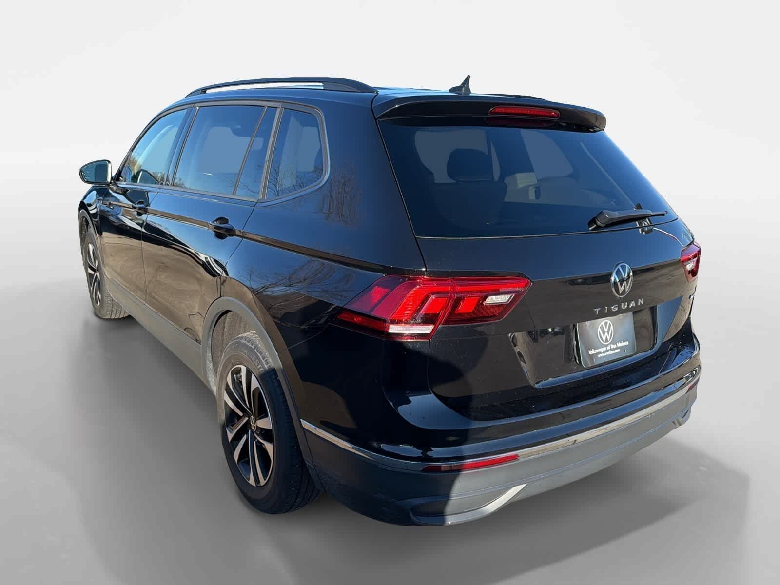 Thumbnail: 2023 Volkswagen Tiguan - 4