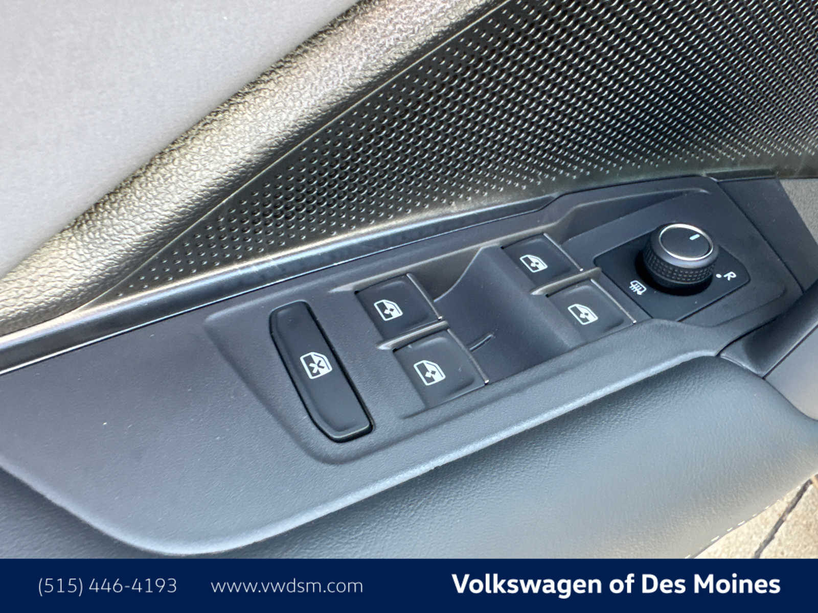 Thumbnail: 2025 Volkswagen Tiguan - 23