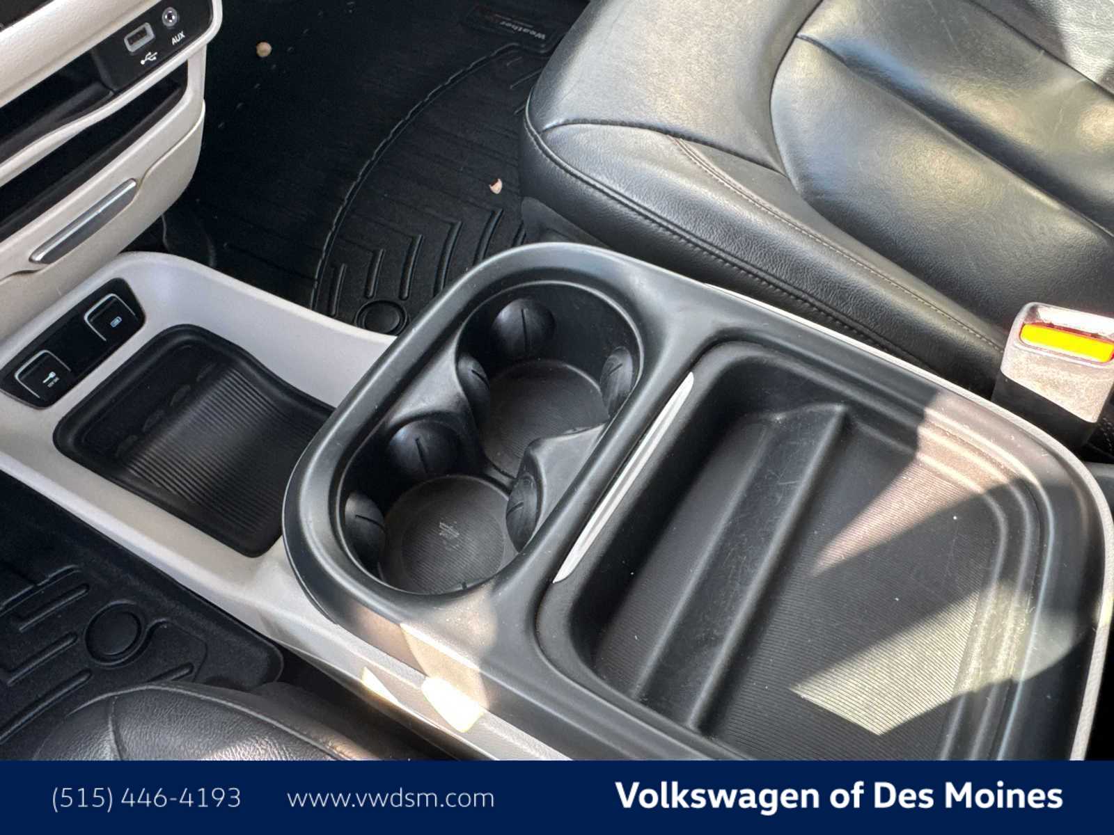 Thumbnail: 2017 Chrysler Pacifica - 17