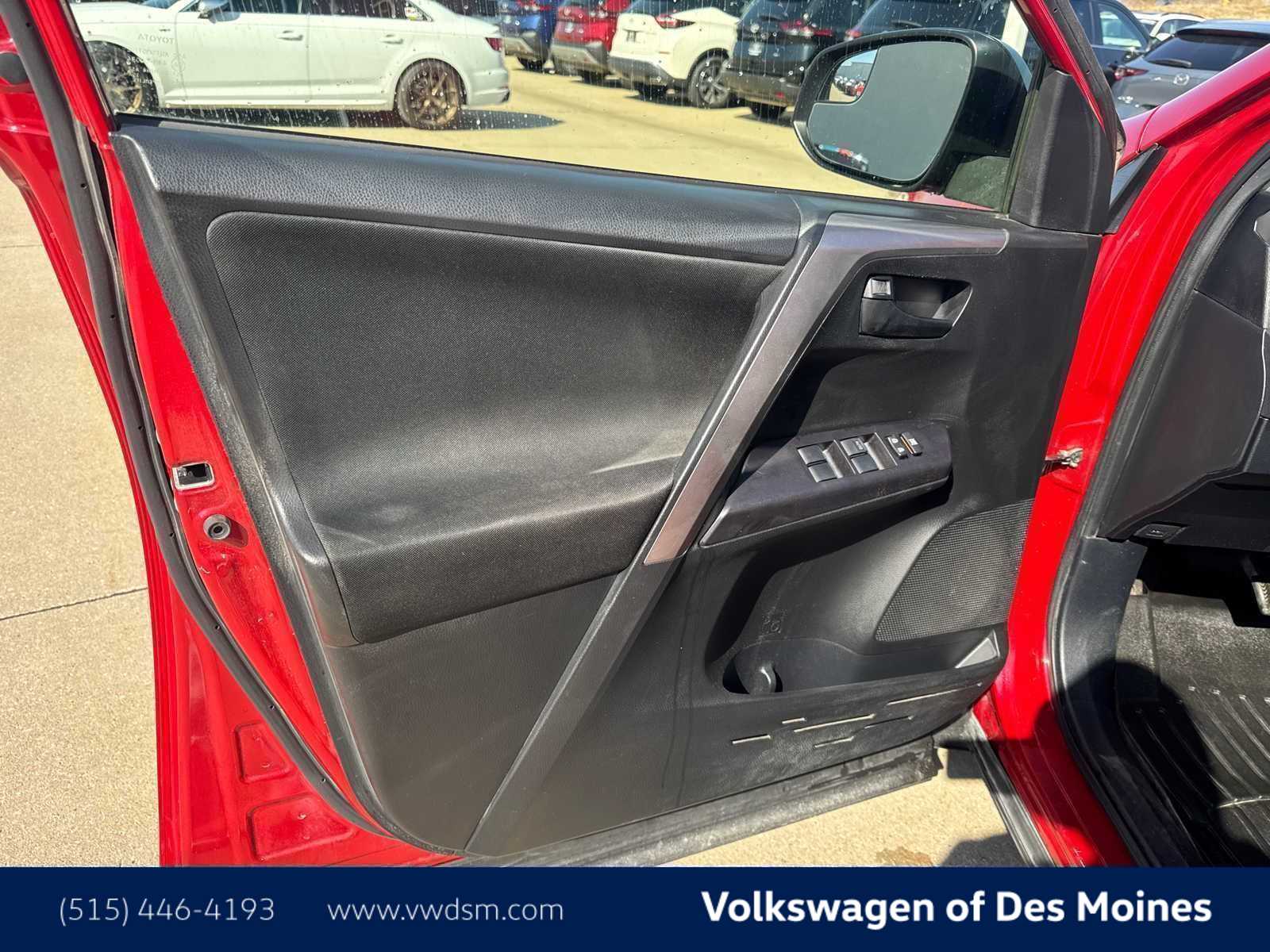 Thumbnail: 2016 Toyota RAV4 - 21