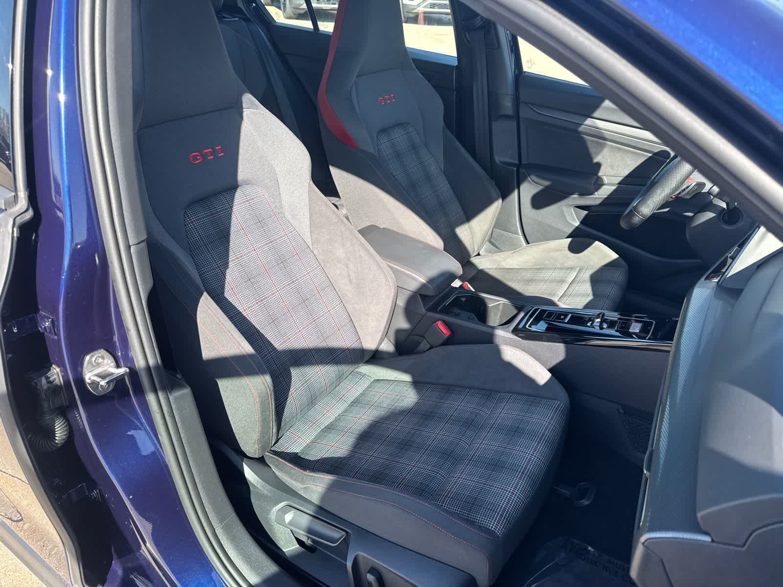 Thumbnail: 2023 Volkswagen Golf - 14