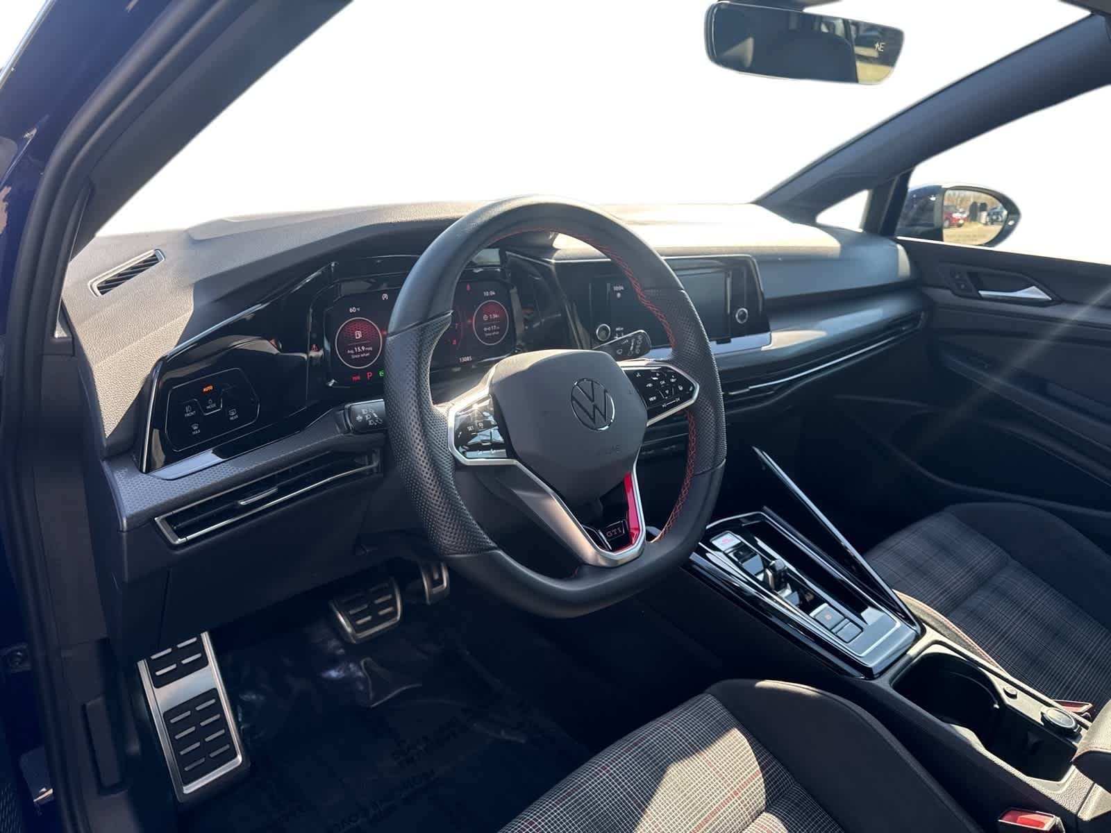 Thumbnail: 2023 Volkswagen Golf - 2