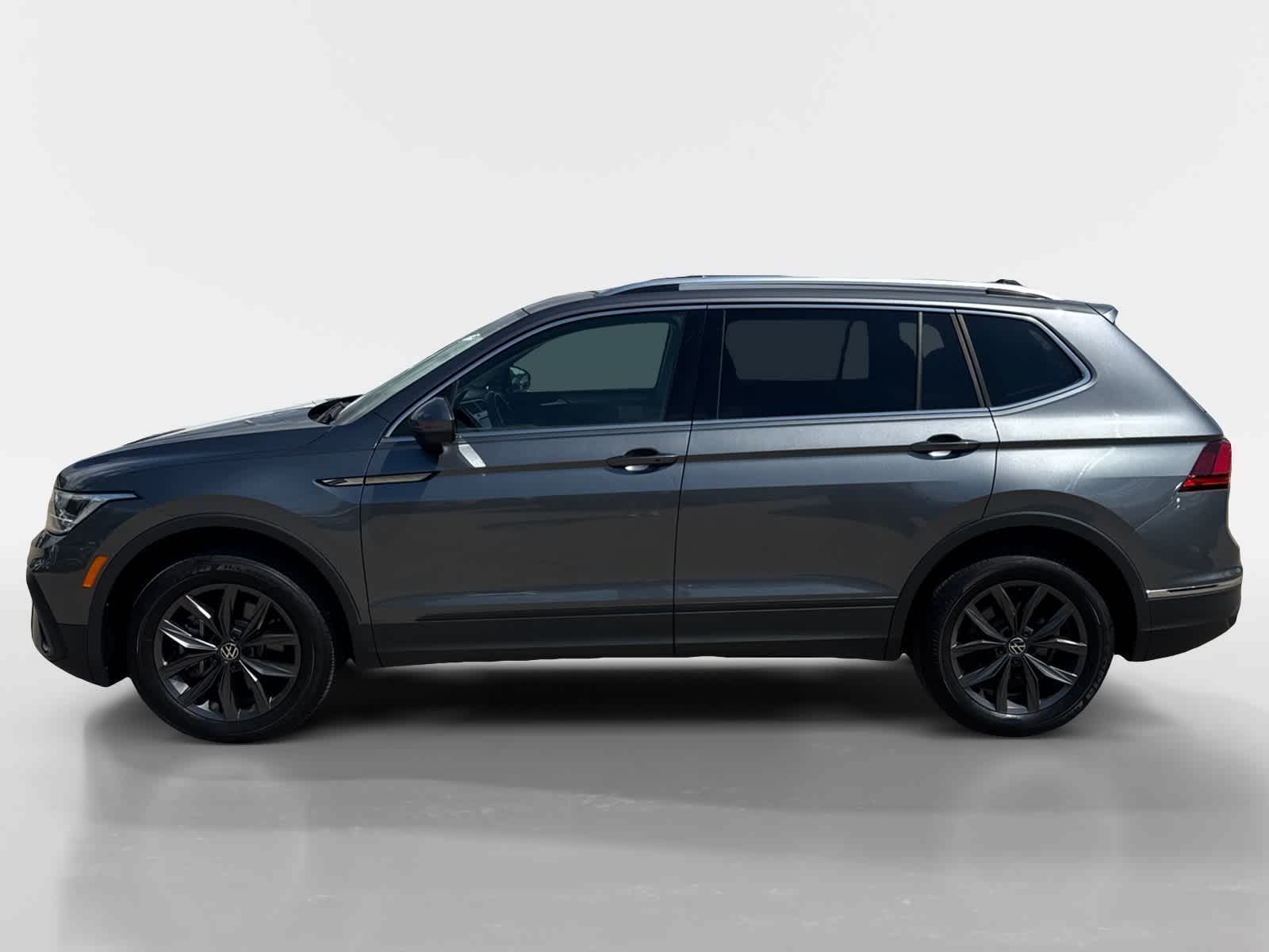 Thumbnail: 2023 Volkswagen Tiguan - 3