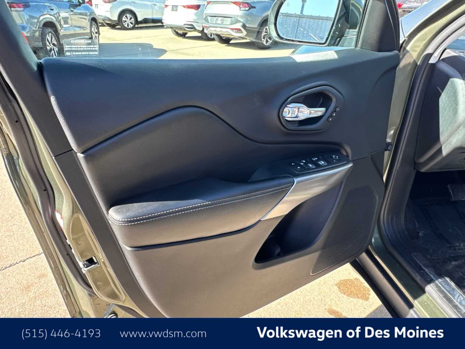 Thumbnail: 2019 Jeep Cherokee - 22