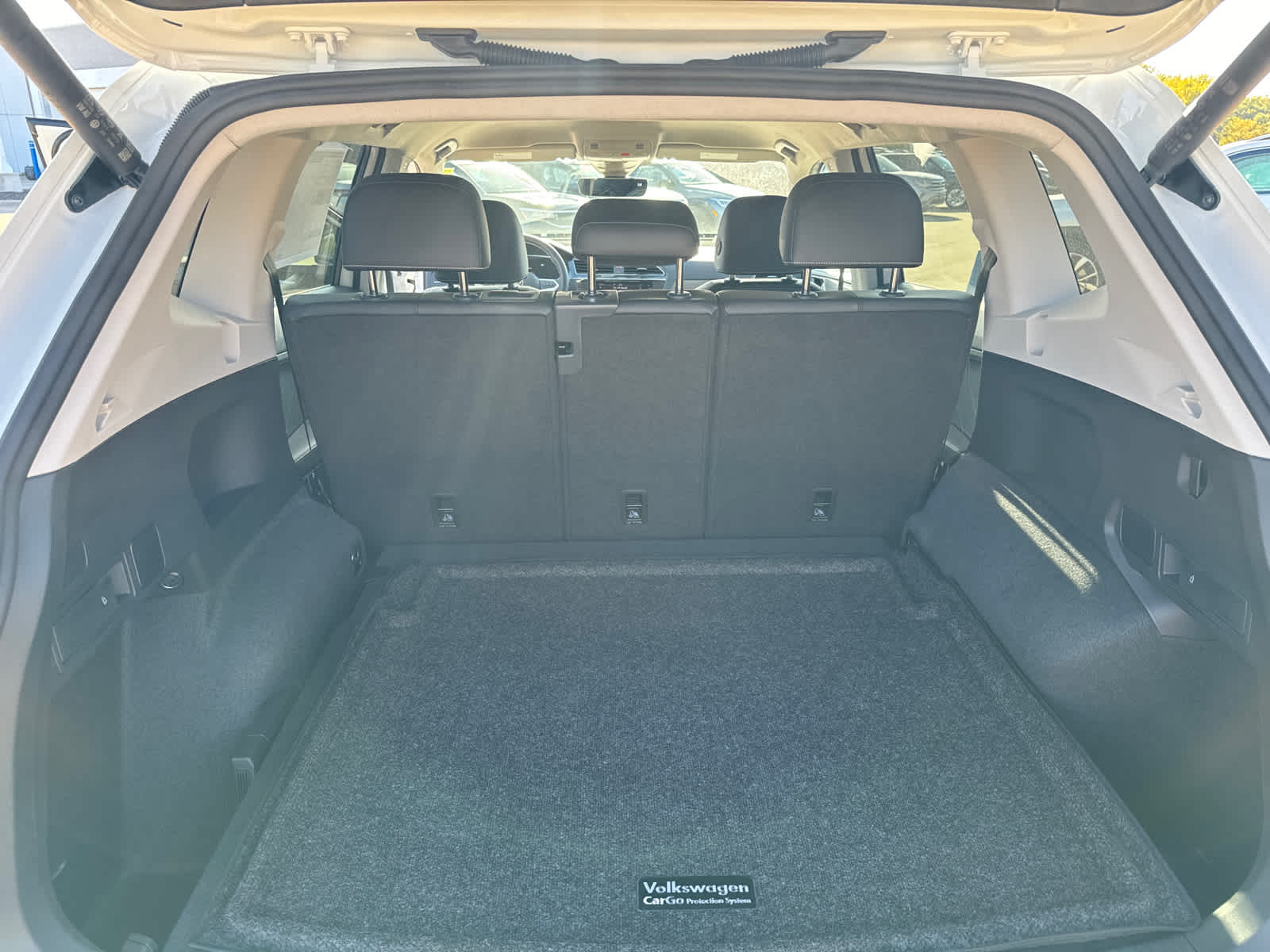 Thumbnail: 2024 Volkswagen Tiguan - 19