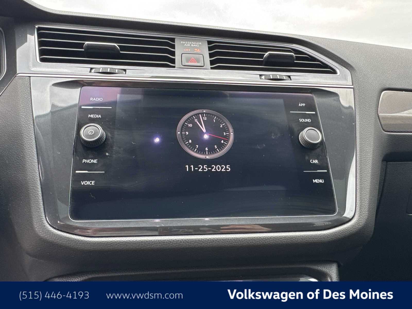 Thumbnail: 2022 Volkswagen Tiguan - 17