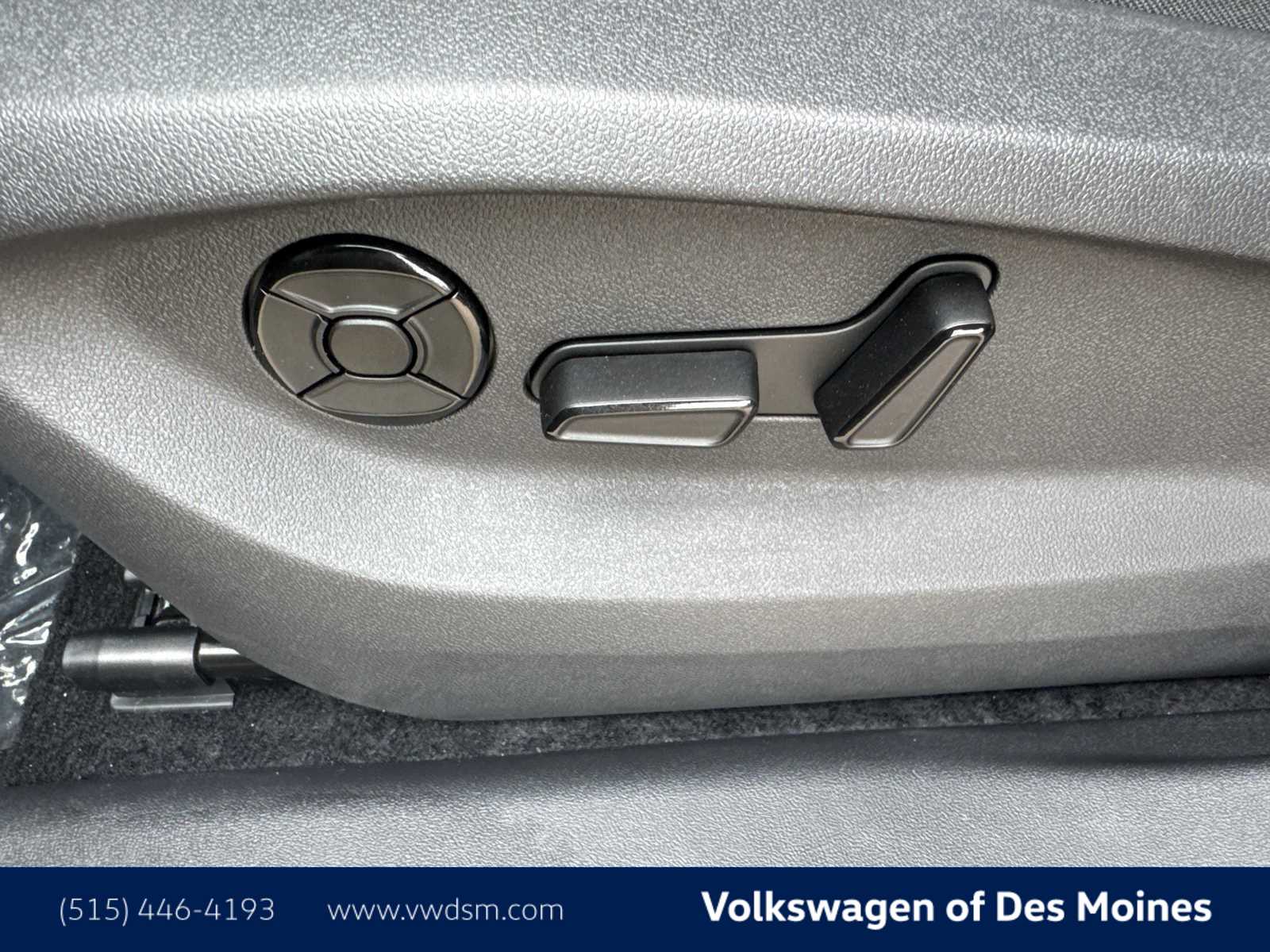 Thumbnail: 2025 Volkswagen Tiguan - 23