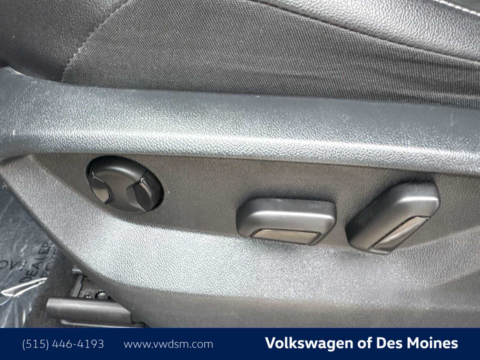 Thumbnail: 2021 Volkswagen Tiguan - 24