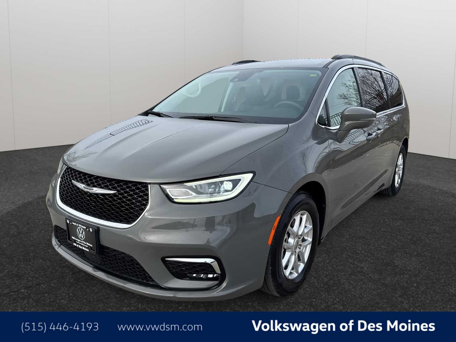 2022 Chrysler Pacifica Touring L -
                  Johnston, IA